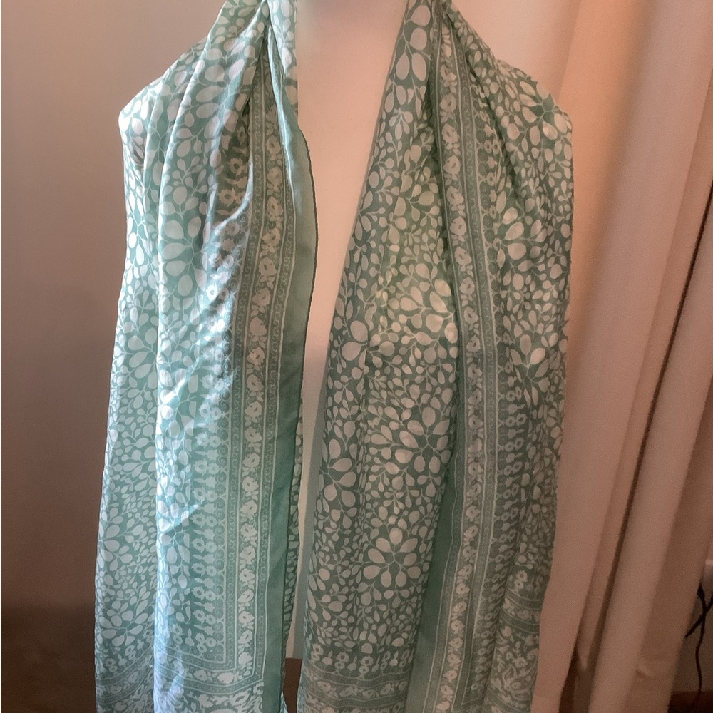 D.Sport Green and White Patterned Scarf/Wrap/Sarong - Picture 2 of 10